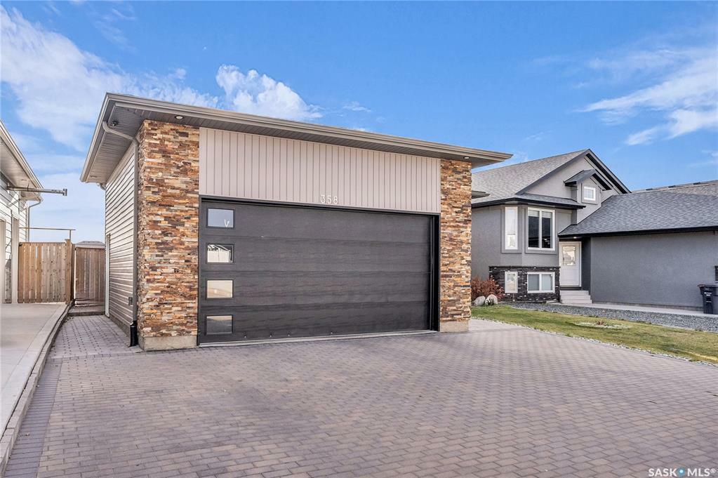 Property Photo:  358 Arscott Crescent  SK S7W 0R9 