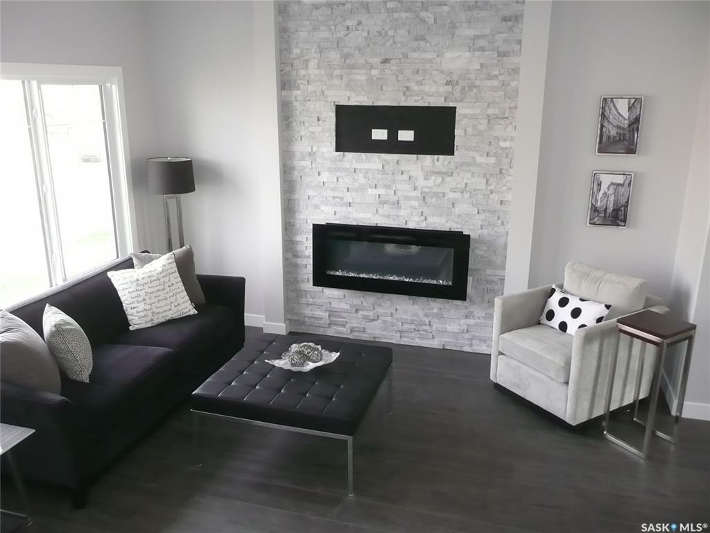 Property Photo:  195 Kostiuk Crescent  SK S7W 0L8 