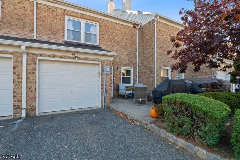 Property Photo:  16 Tisbury Ct  NJ 07076 