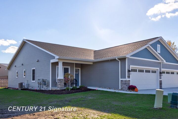Property Photo:  4073 Woodburn Court 38  MI 48603