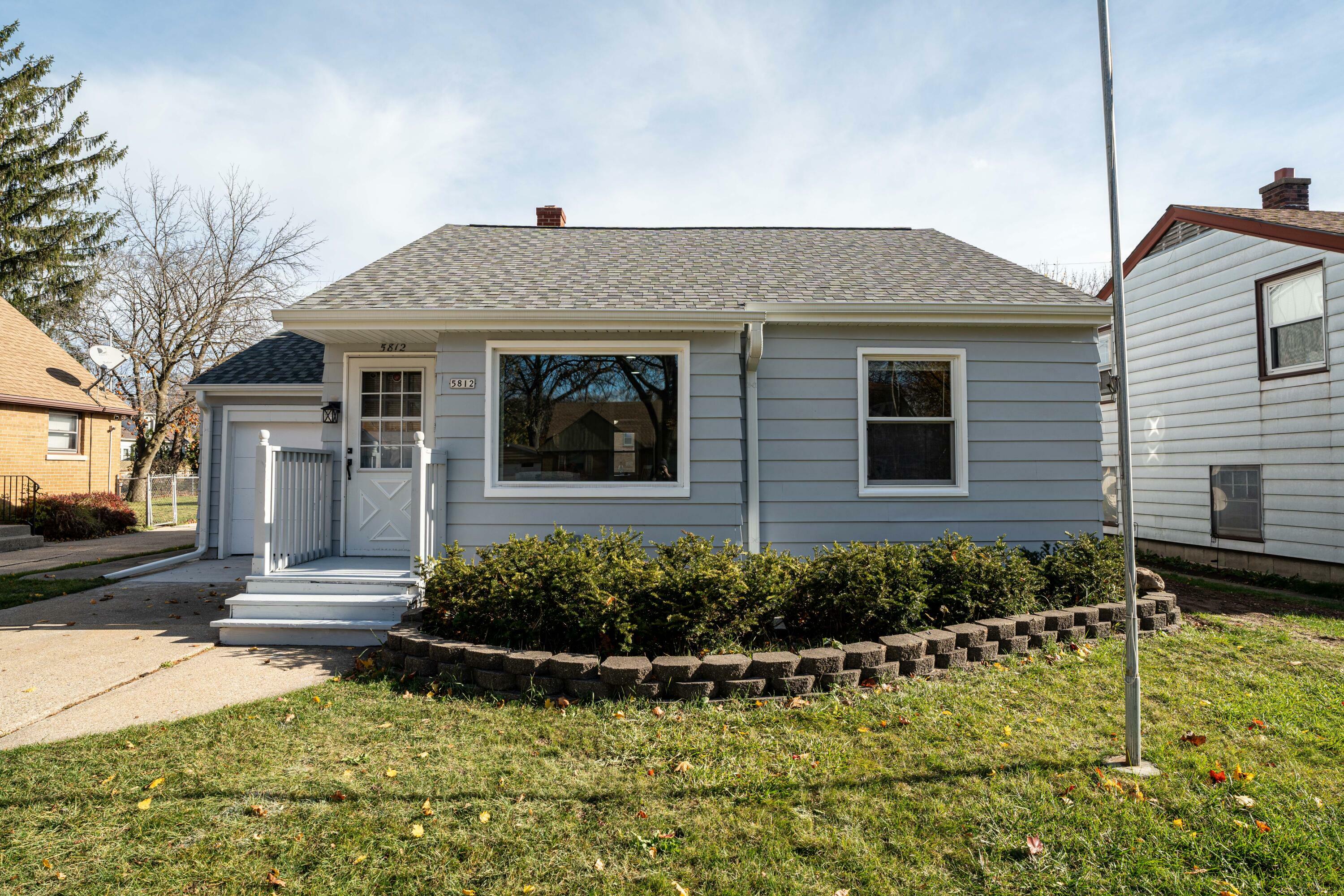 Property Photo:  5812 N 40th St  WI 53209 