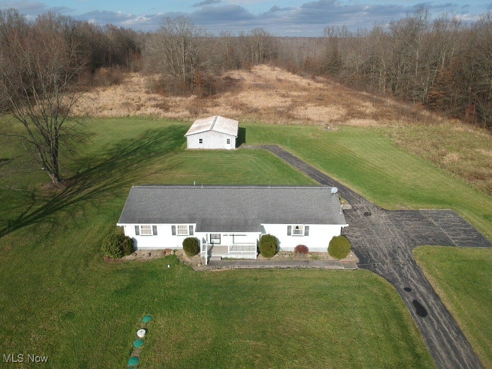 Property Photo:  543 Airport Road NW  OH 44481 