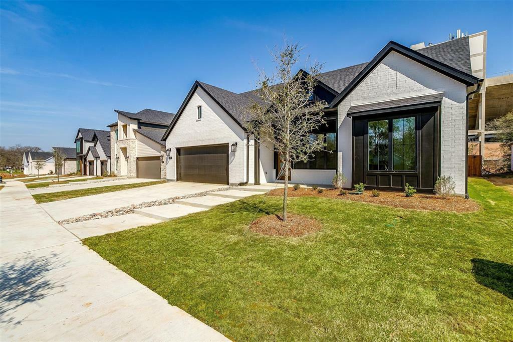 Property Photo: 141 Paxton Circle TX 76013