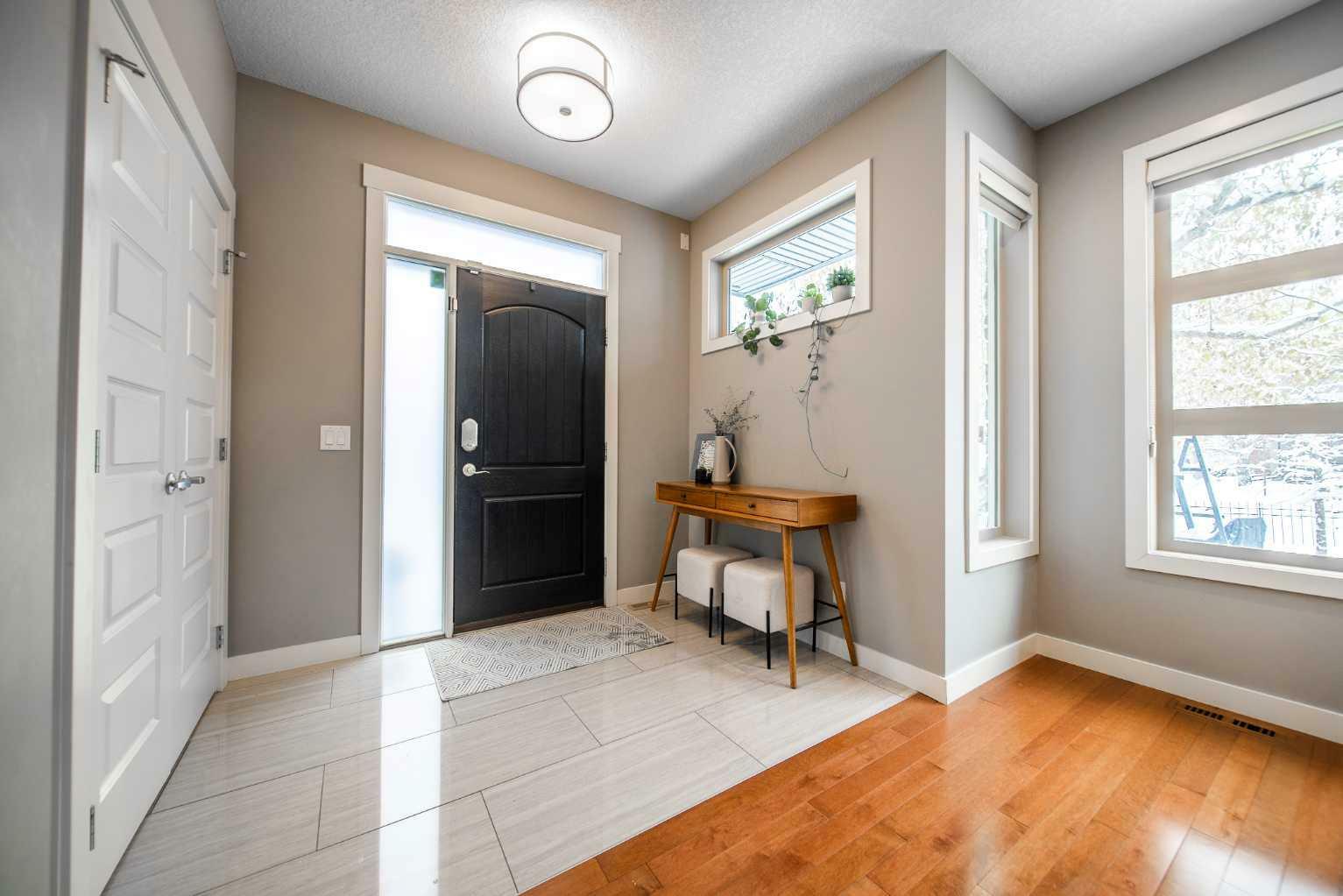 Property Photo:  4815 19 Street SW  AB T2T 2T5 