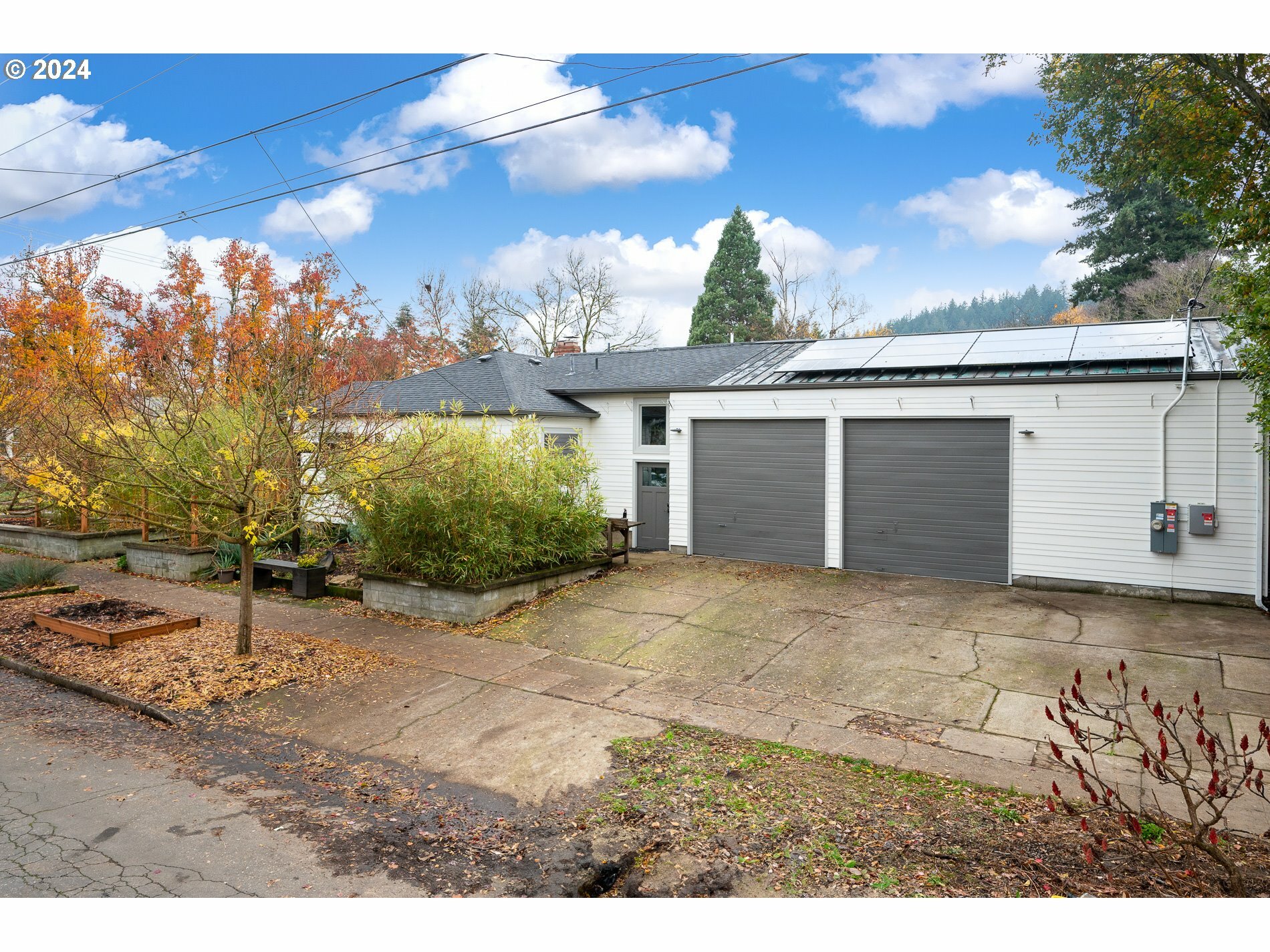 Property Photo:  1535 SE 80th Ave  OR 97215 