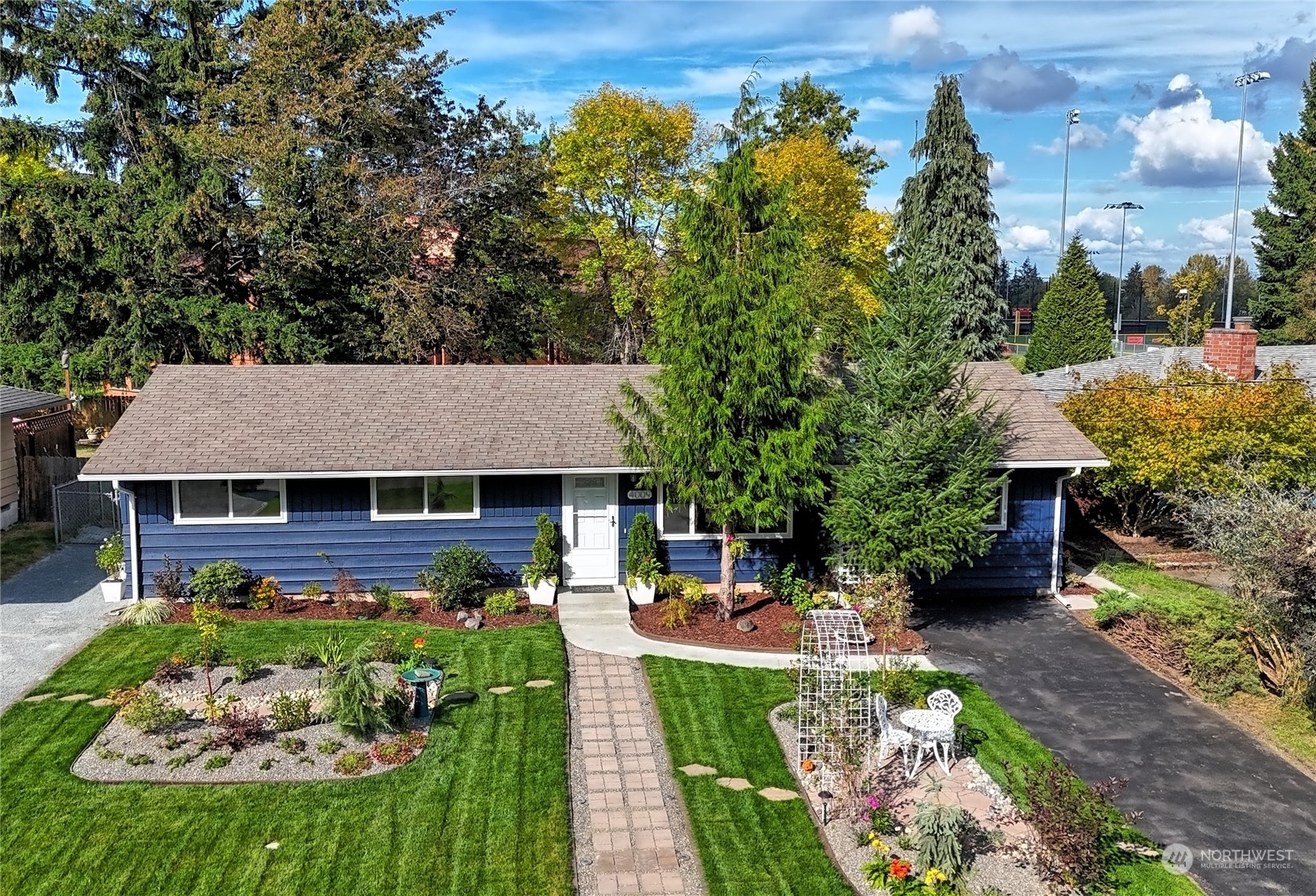 Property Photo:  4009  219th Street SW  WA 98043 