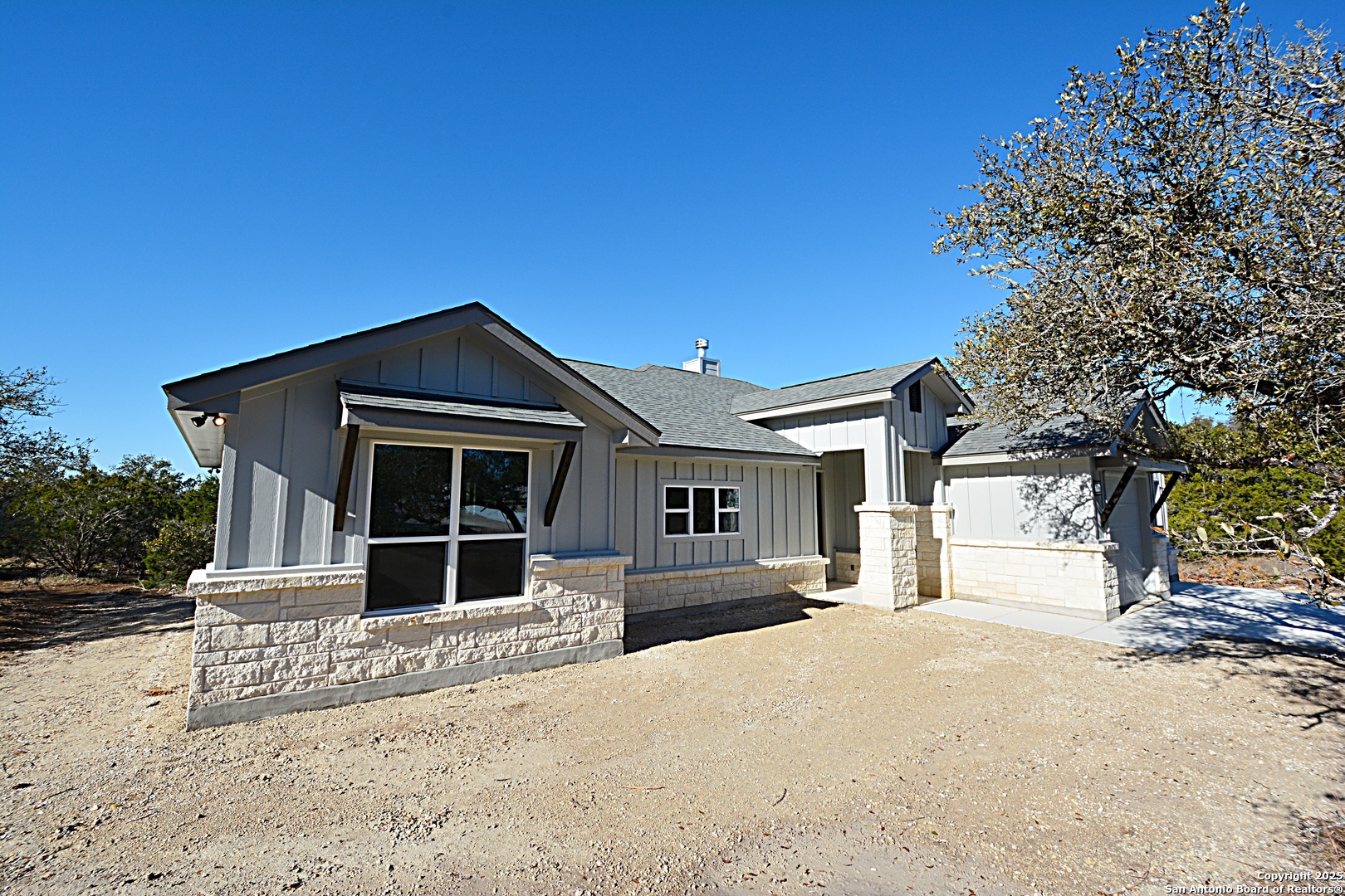 Property Photo:  1050 Madrone Rd  TX 78623 