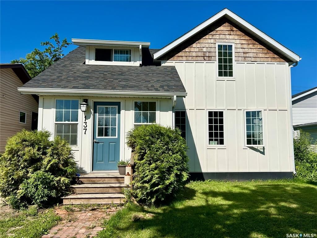 Property Photo:  137 1st Street W  SK S0E 0L0 