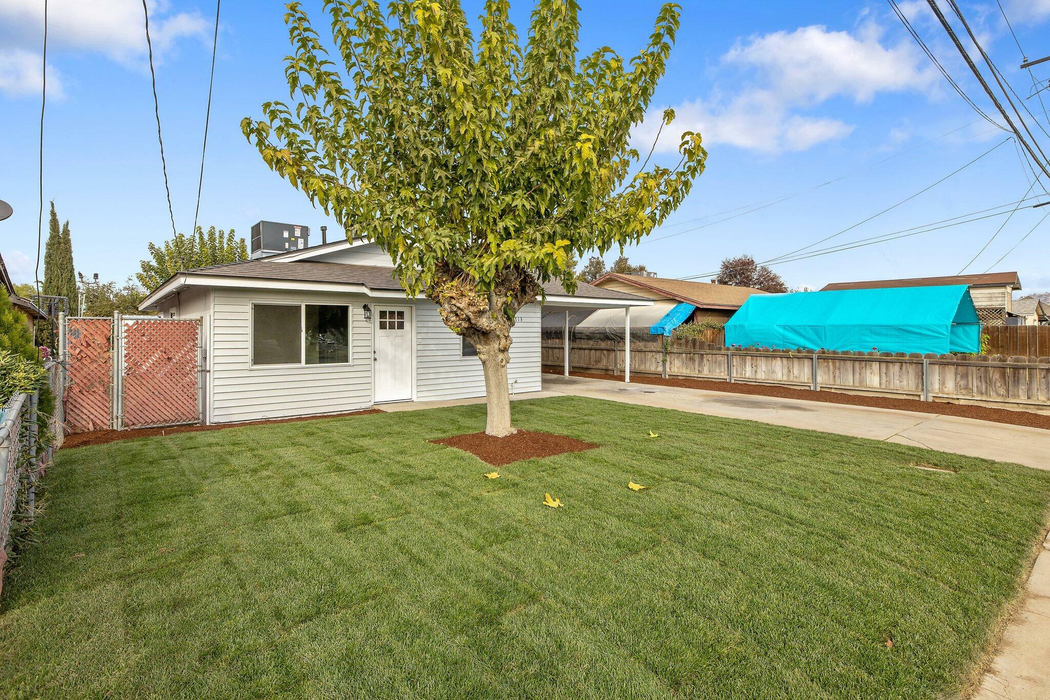 Property Photo:  713 W Firebaugh Avenue  CA 93221 