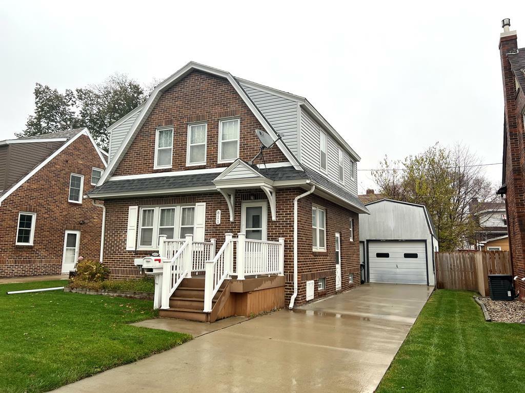 Property Photo: 811 N 21st St IA 50501