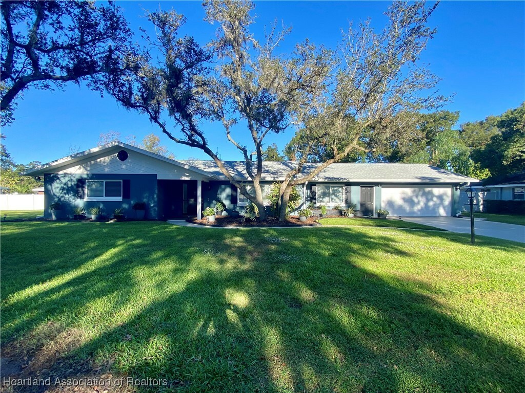 Property Photo:  2630 Greenlawn Drive  FL 33870 