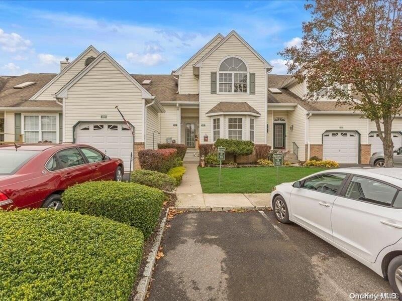 Property Photo:  104 Caroline Court 104  NY 11776 