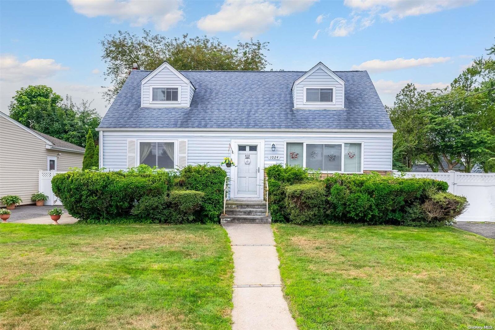 Property Photo: 1024 N Greene Avenue NY 11757