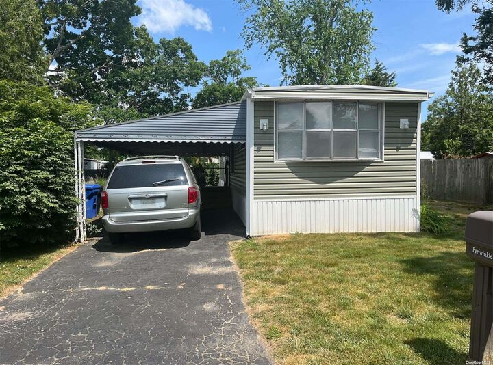 55 Periwinkle Drive  Bohemia NY 11716 photo