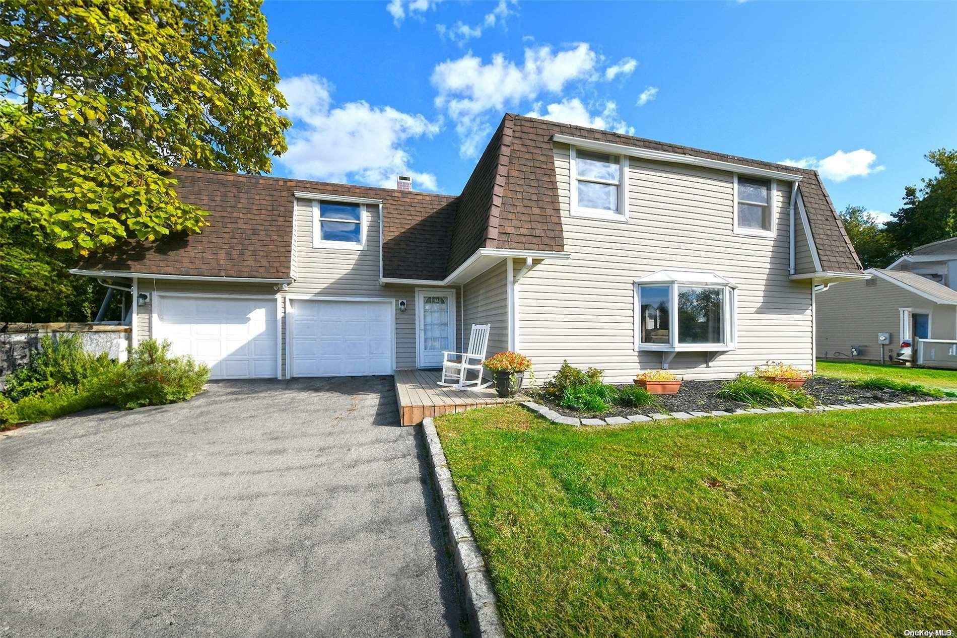 Property Photo:  35 Torrey Pine Lane  NY 11763 