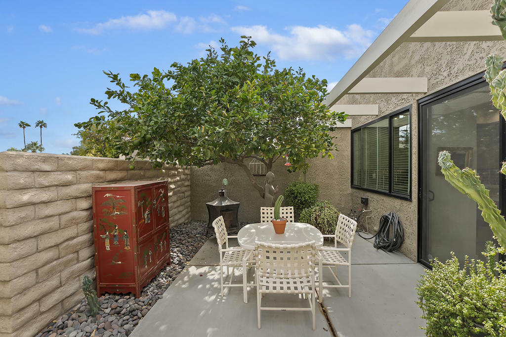 Property Photo:  855 N Calle De Pinos  CA 92262 