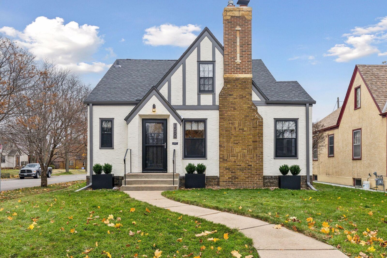 Property Photo: 1560 Holton Street MN 55108