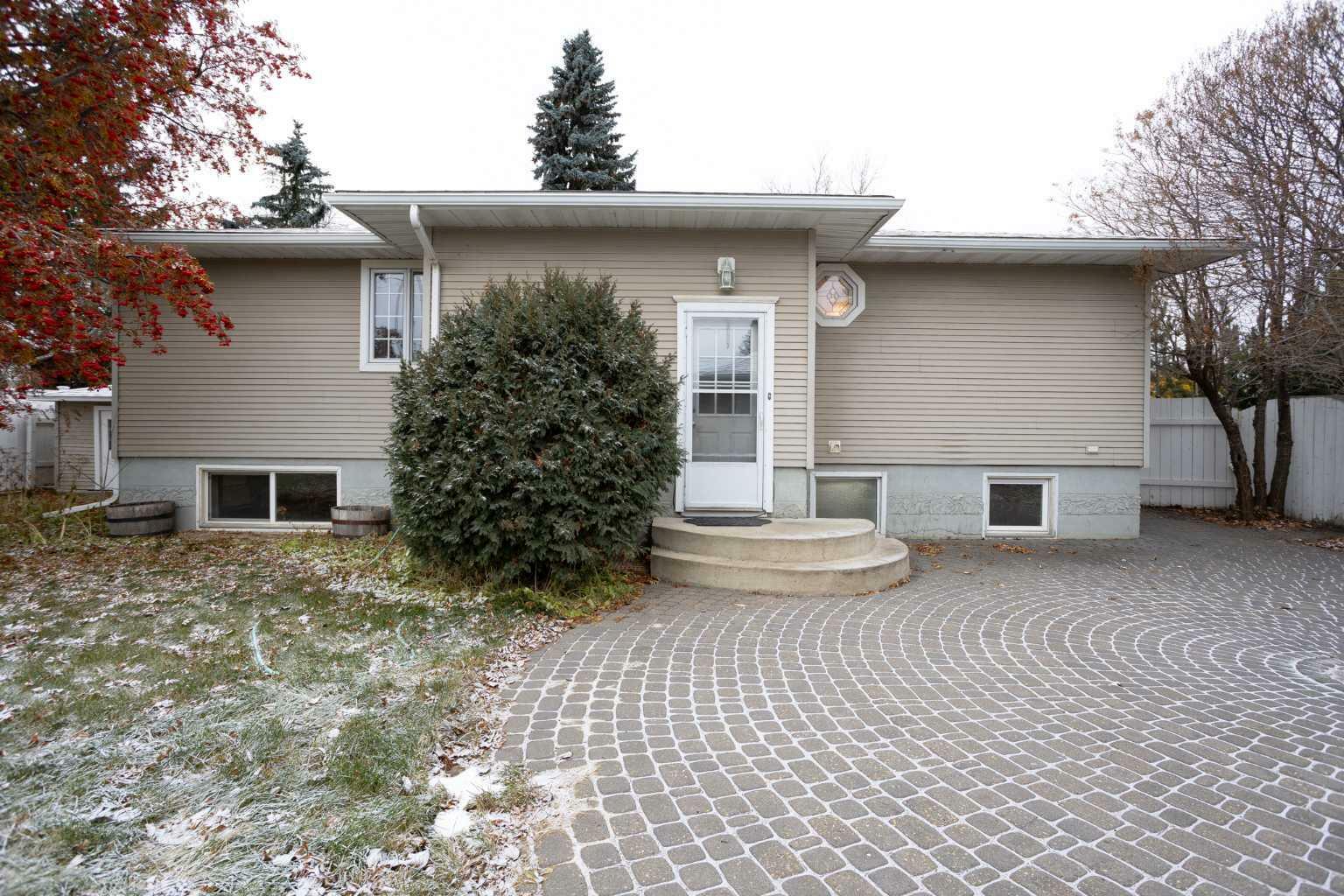 Property Photo:  3537 Spruce Drive  AB T4N 3N8 