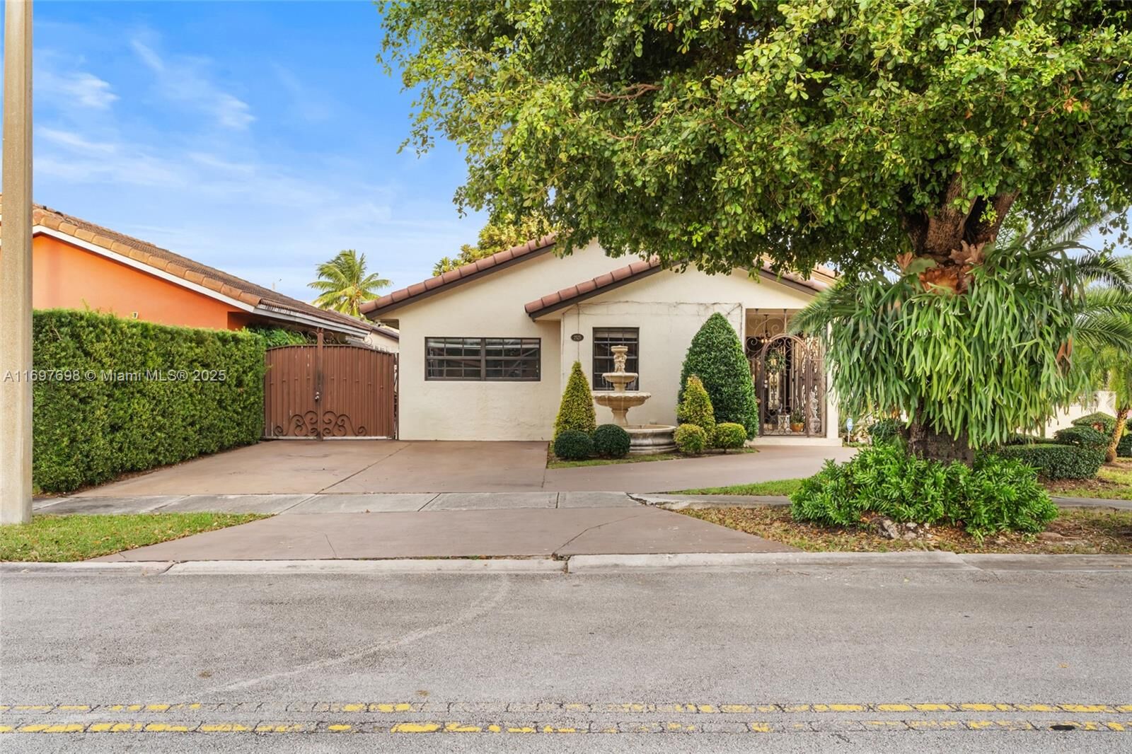 Property Photo: 2525 SW 138th Ave FL 33175