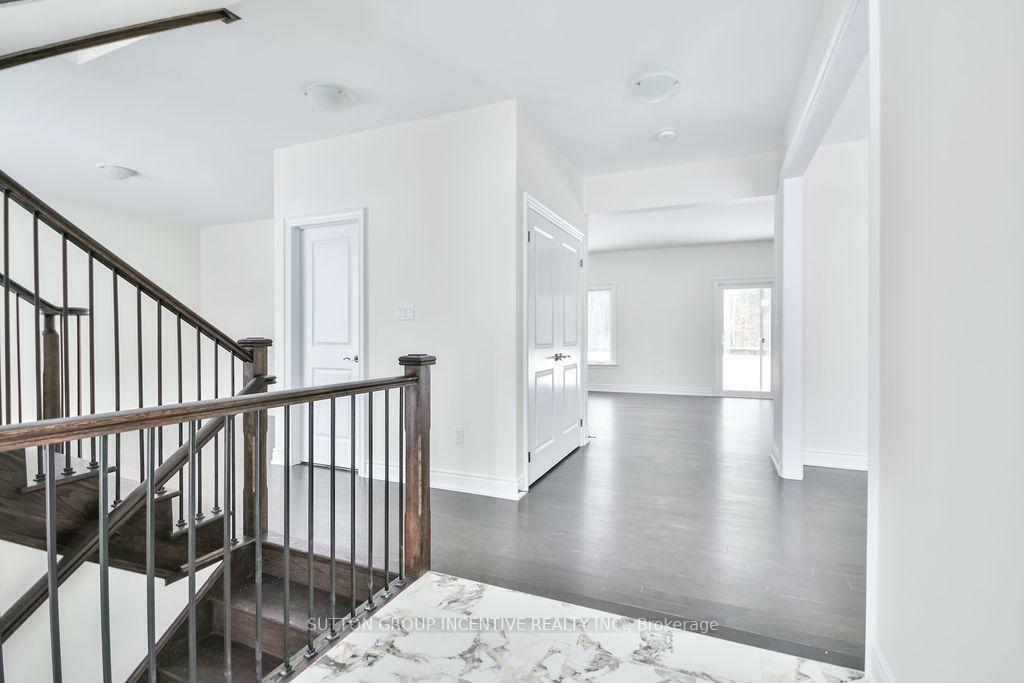 Property Photo: 24 Cottonwood Street ON L0L 1Y2