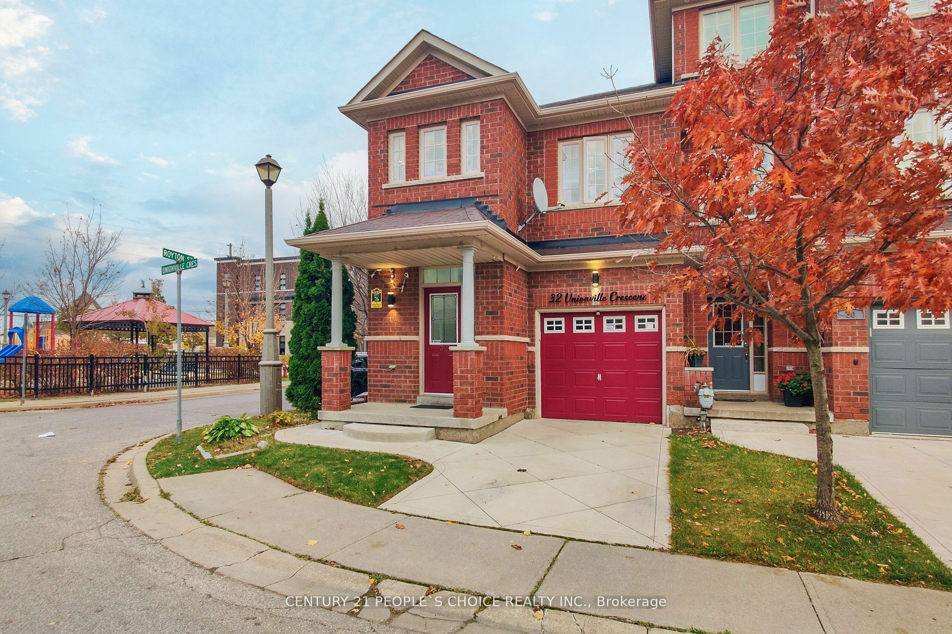 Property Photo:  32 Unionville Cres  ON L6P 2Z4 