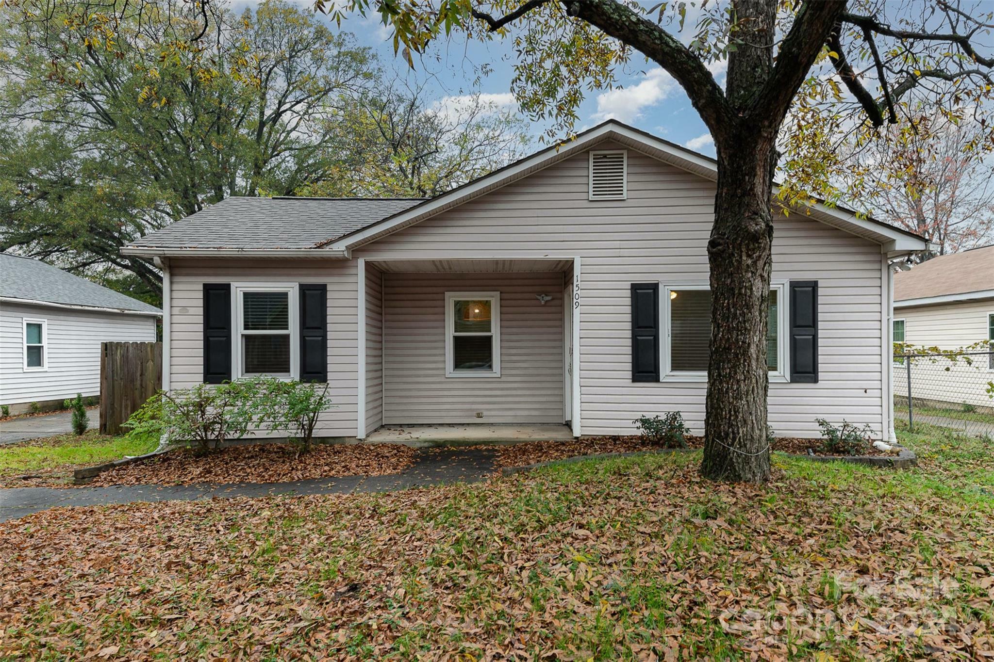 Property Photo:  1509 Harrill Street  NC 28205 