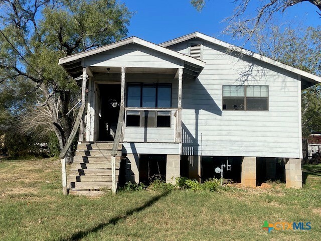 Property Photo: 107 Franklin Street TX 78648