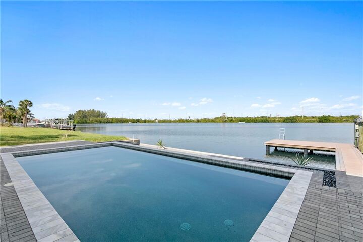 Property Photo:  5811 Mariner Street  FL 33609 