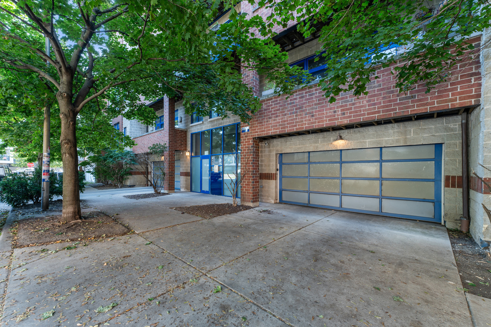 Property Photo:  2251 W Saint Paul Avenue 2E  IL 60647 