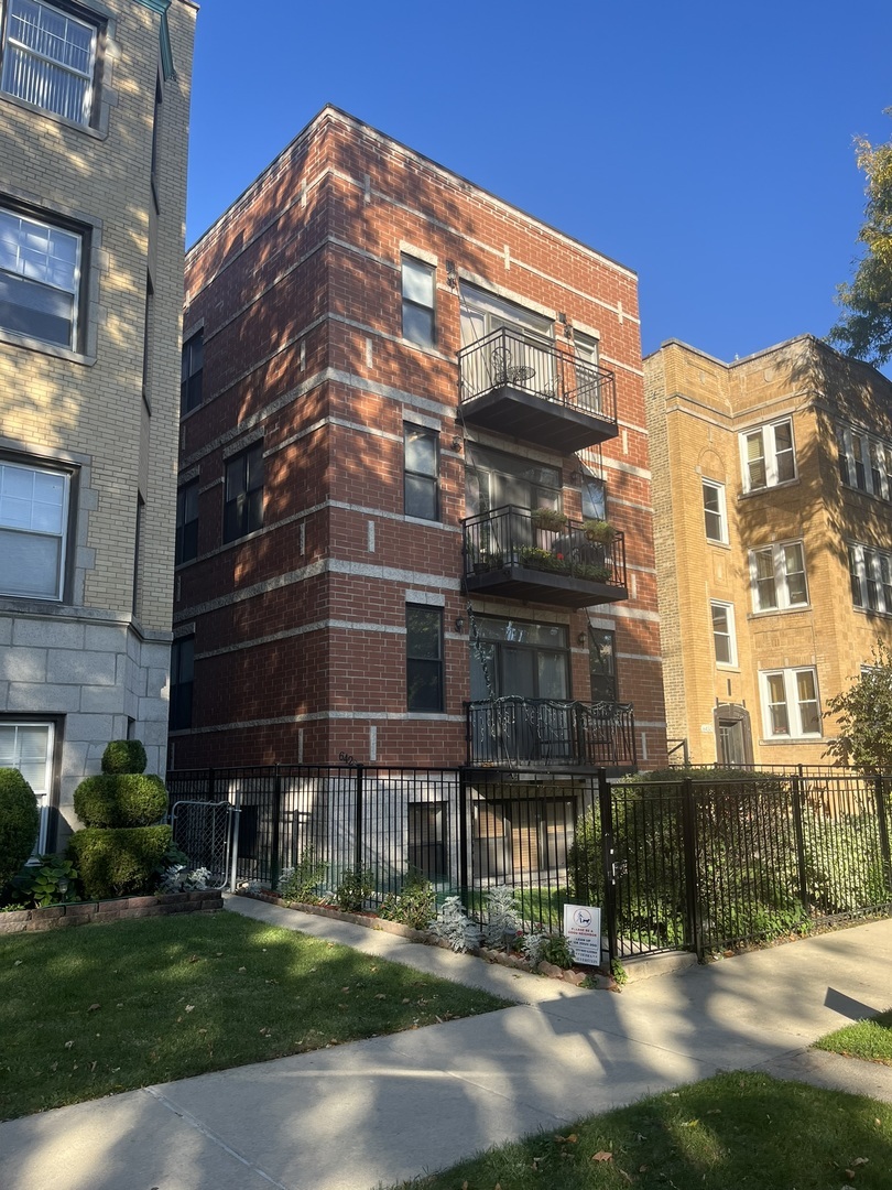 Property Photo:  6428 N Fairfield Avenue 2W  IL 60645 