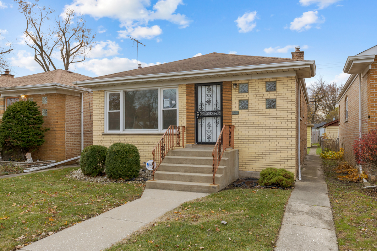 Property Photo:  62 E 144th Street  IL 60827 