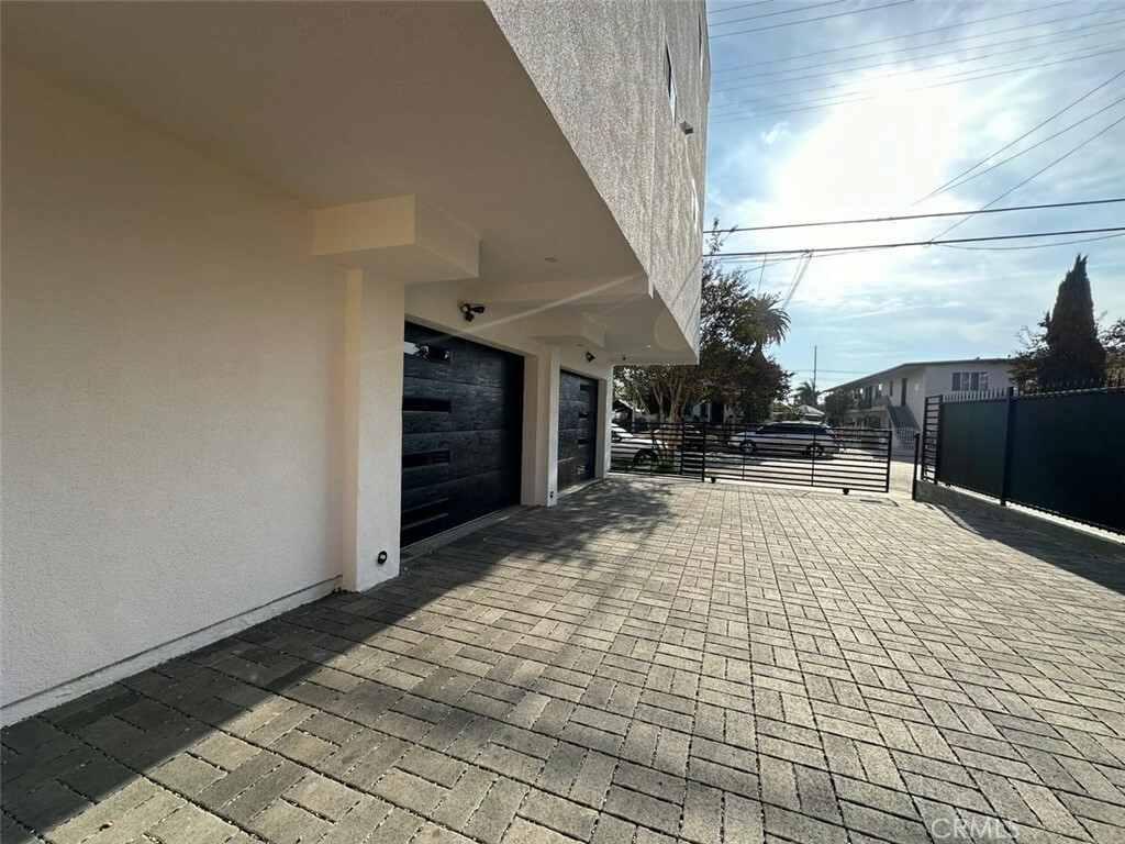 Property Photo:  2823 Maple Avenue  CA 90011 