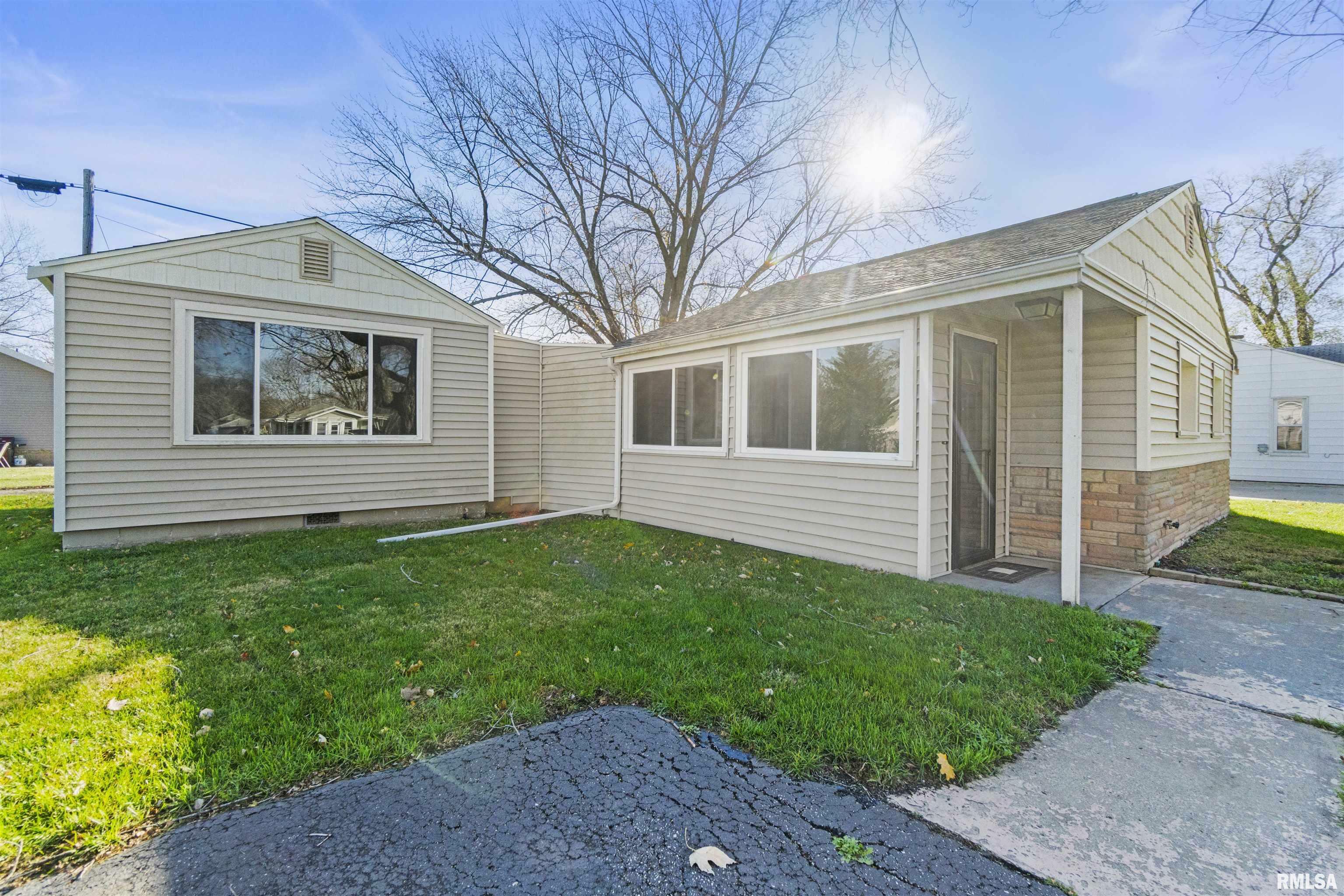 Property Photo:  210 Anna Street  IL 61607 