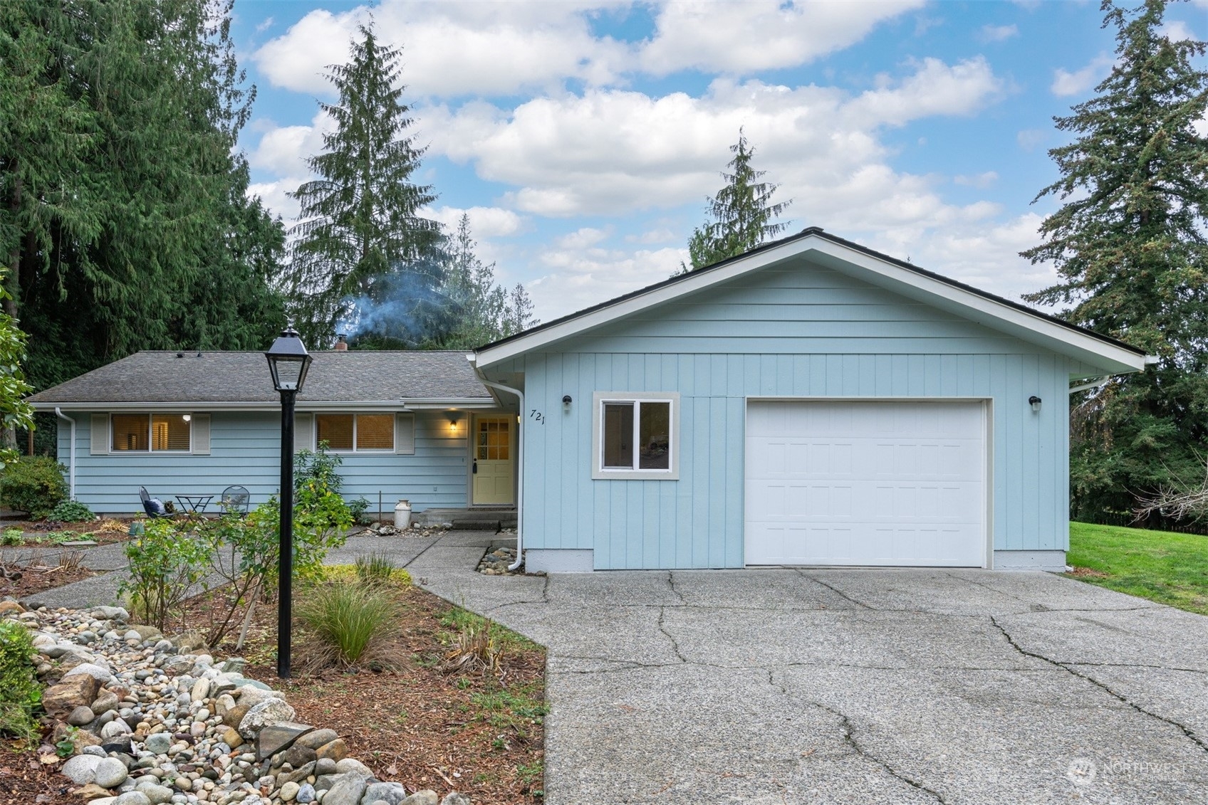 Property Photo:  721  Comanche Drive  WA 98273 