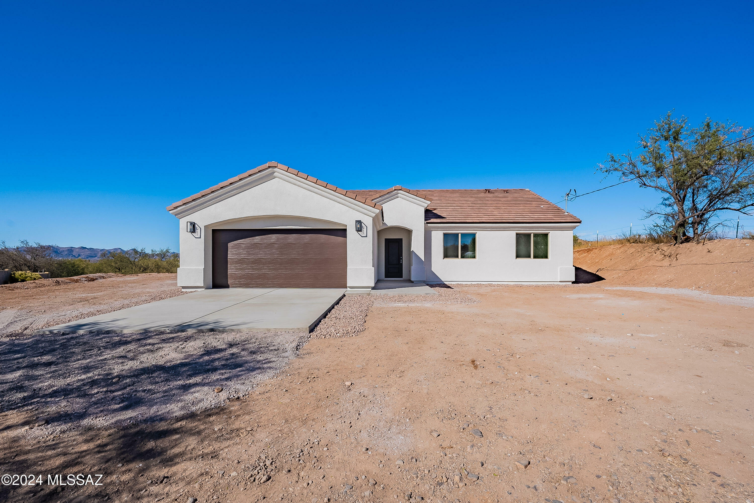 Property Photo:  64 Cabana Court  AZ 85648 