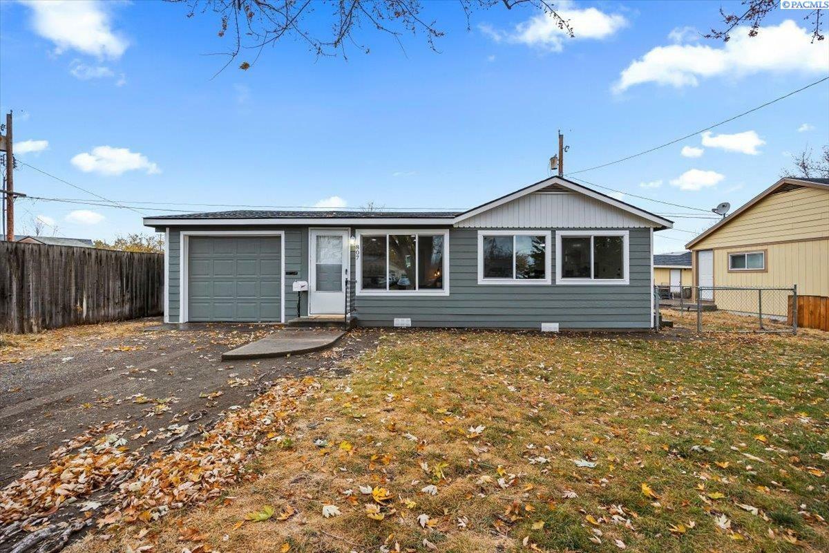 Property Photo: 807 Snow WA 99352