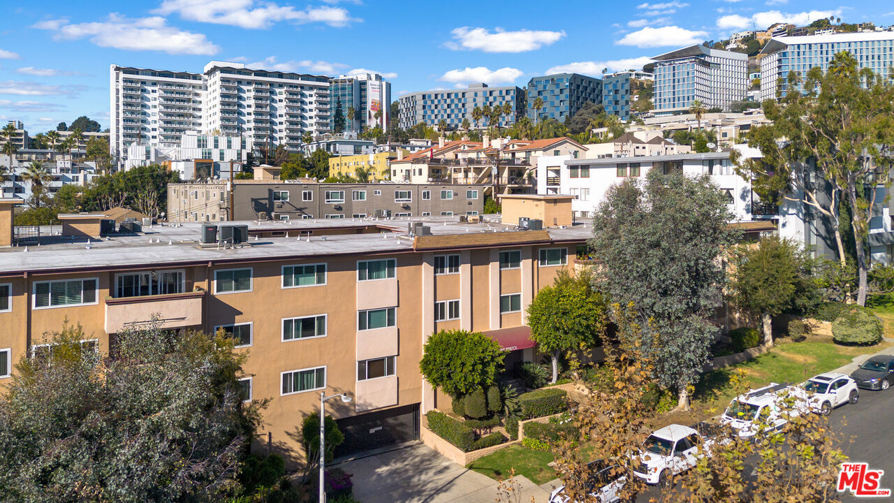 Property Photo: 1121 N Olive Dr 213 CA 90069