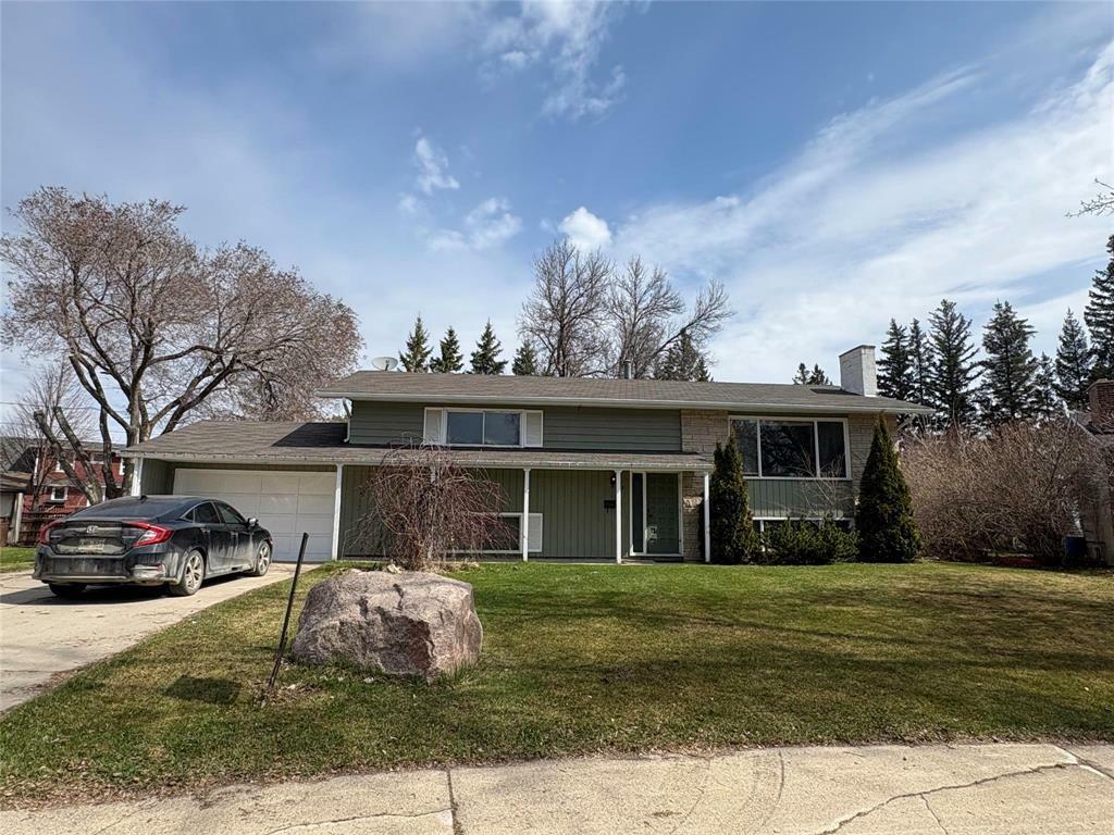 Property Photo: 72 Centennial Drive MB R7N 2W9