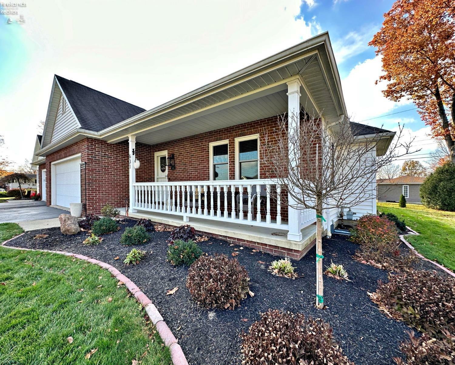 Property Photo:  631 S Hedgegate Court  OH 44883 