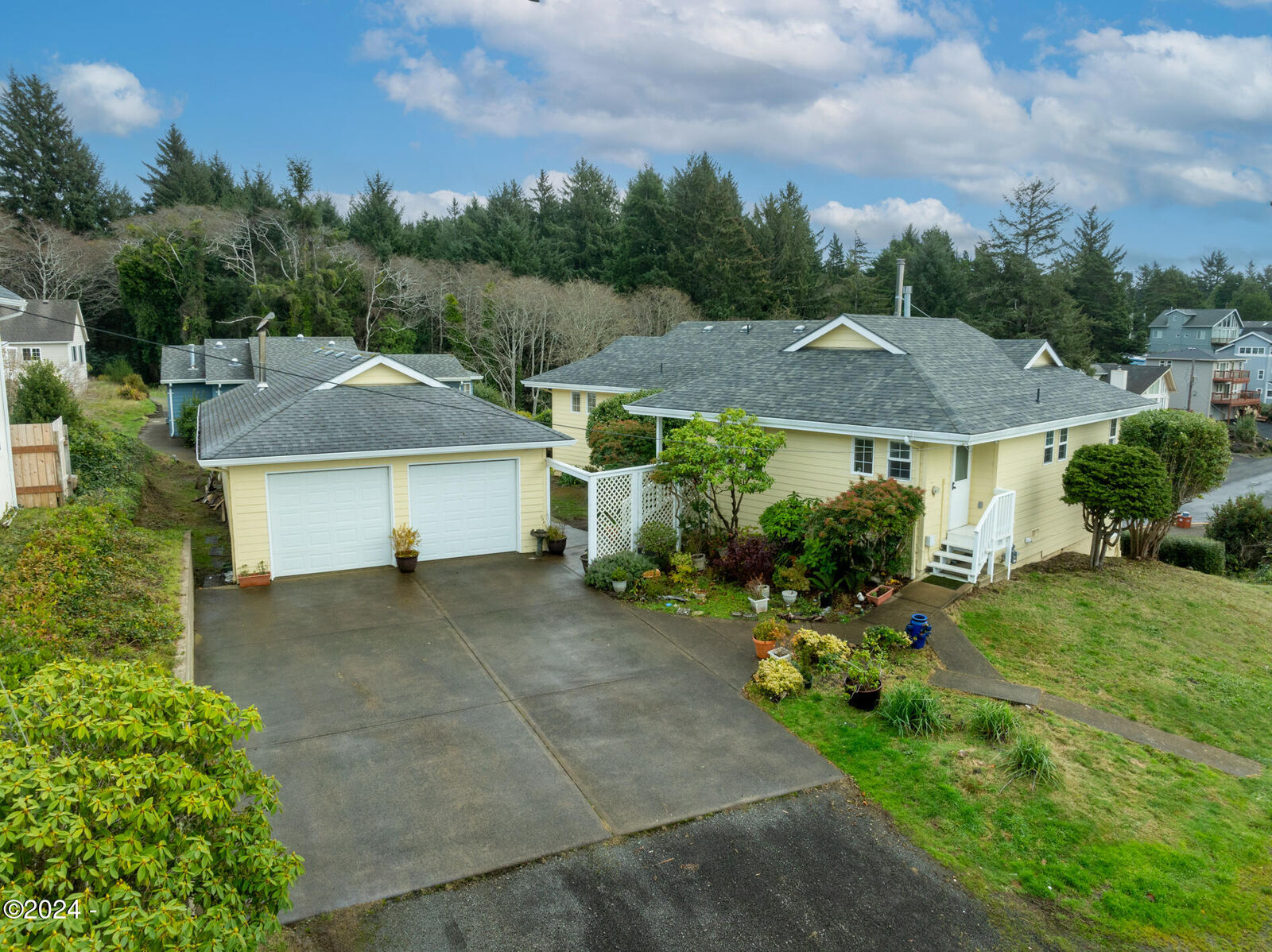 Property Photo: 60 Cook Avenue OR 97341