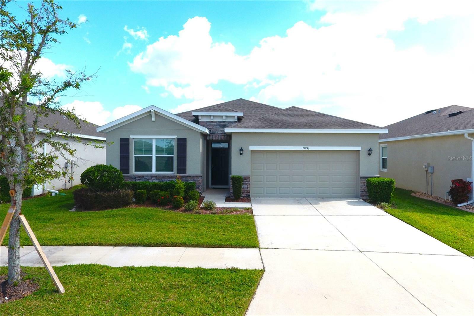 Property Photo:  11946 Cross Vine Drive  FL 33579 