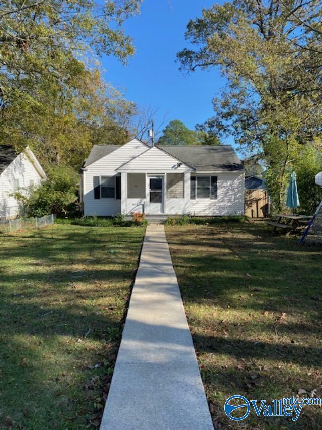 Property Photo:  916 7th Avenue SE  AL 35601 