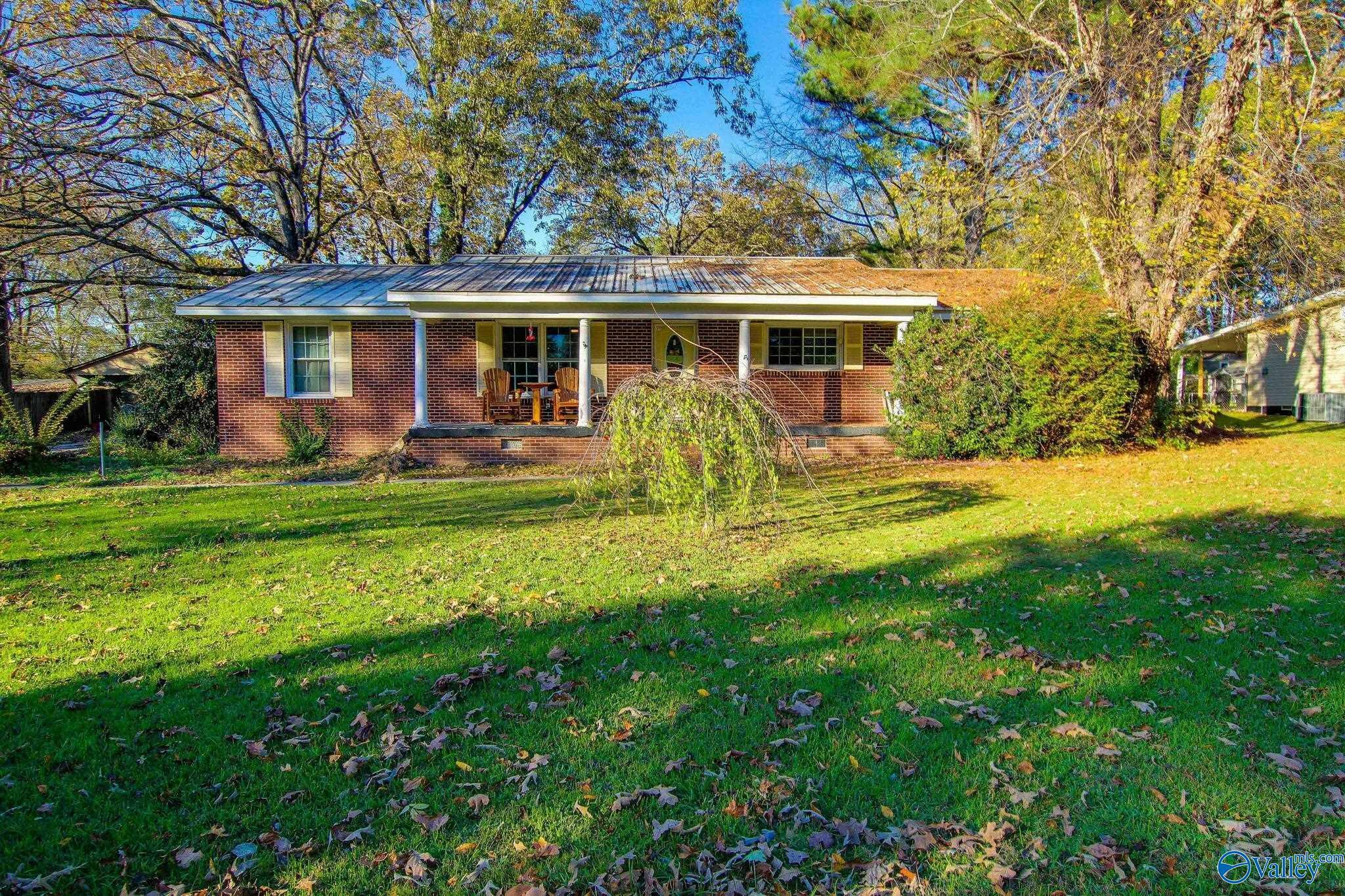 Property Photo:  403 Arcadia Street SW  AL 35640 