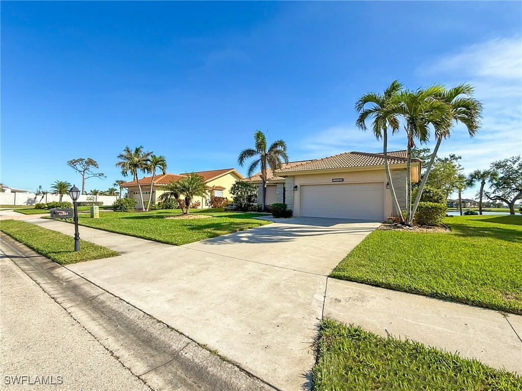 Property Photo:  12831 Kelly Bay Court  FL 33908 