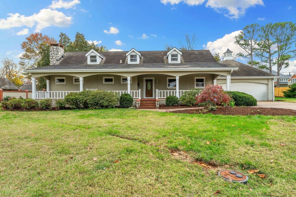 Property Photo:  707 Jefferson Street  AR 72712 