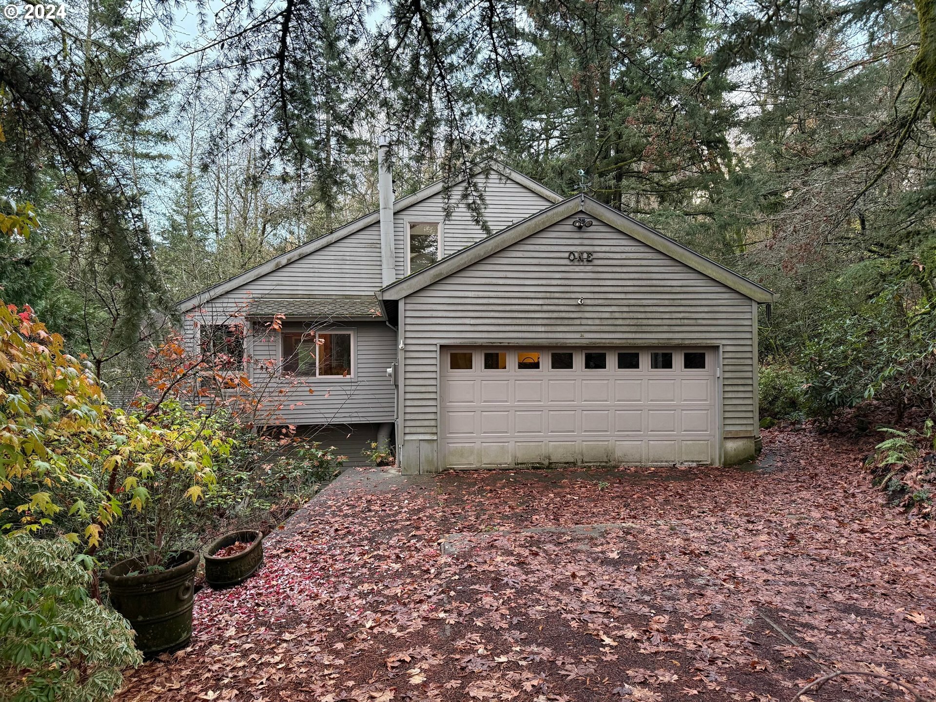 Property Photo:  1 Walking Woods Dr  OR 97035 