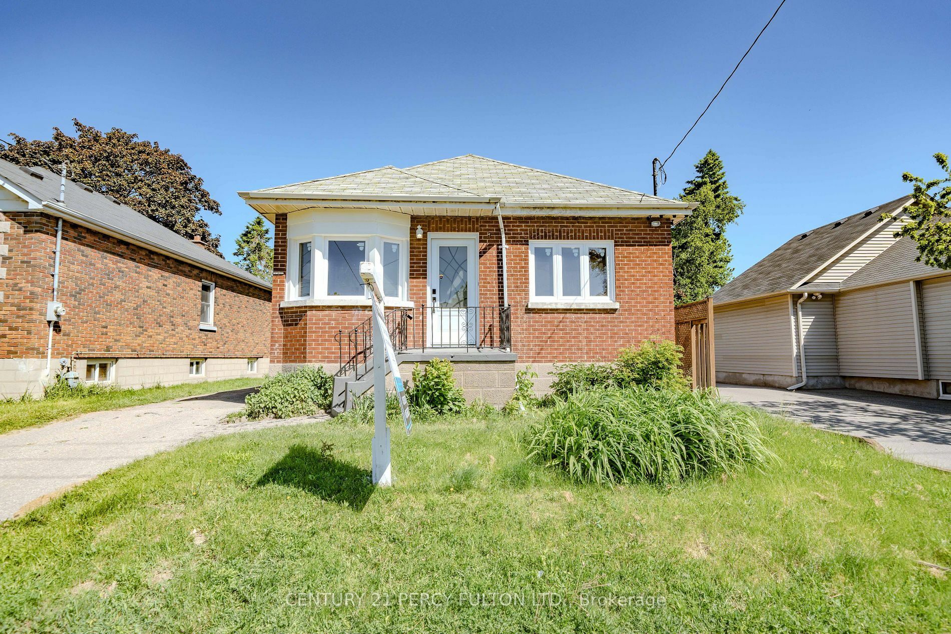 Property Photo:  250 McNaughton Ave  ON L1H 3B6 