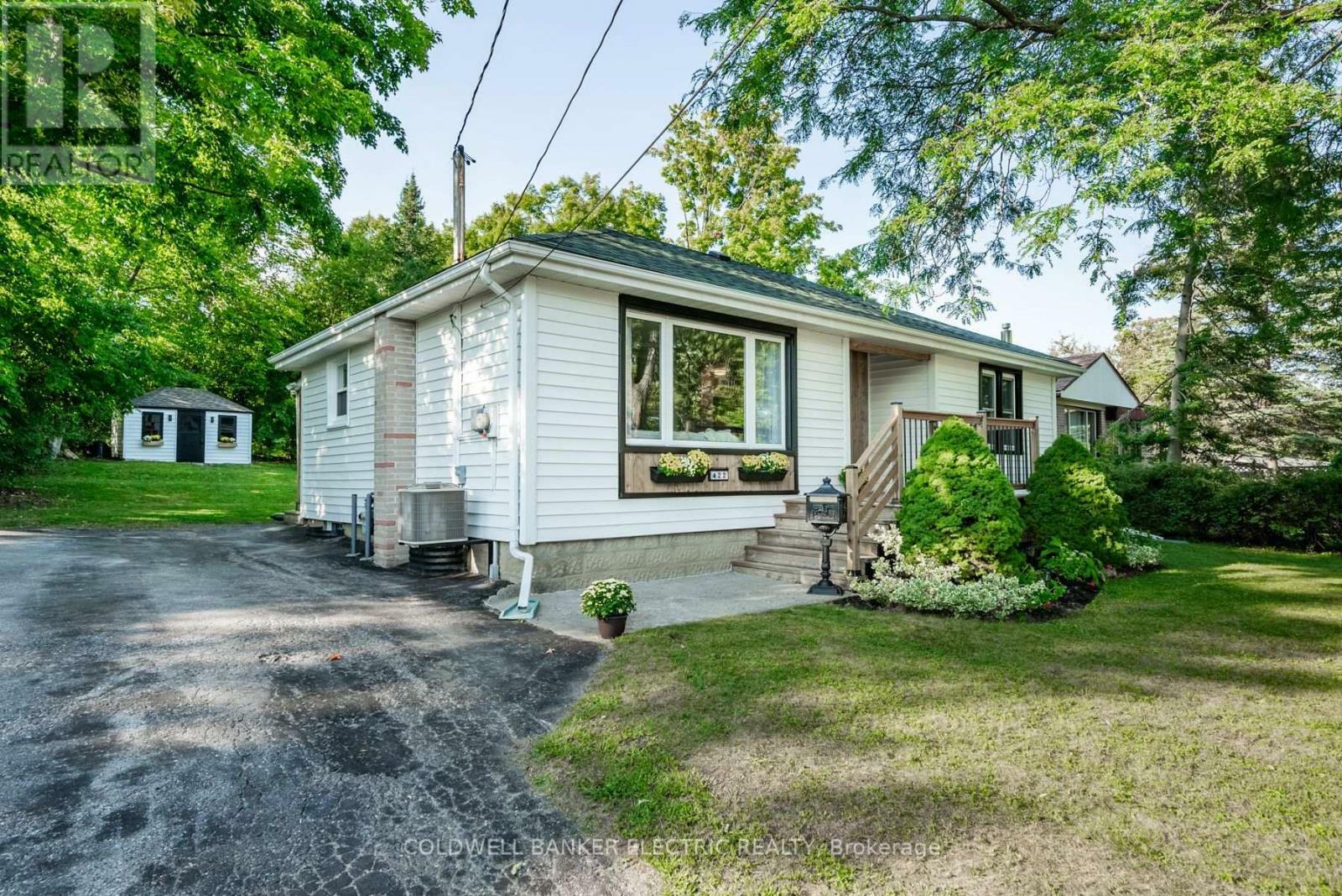 Photo de la propriété:  422 Bellevue Street  ON K9H 5G6 