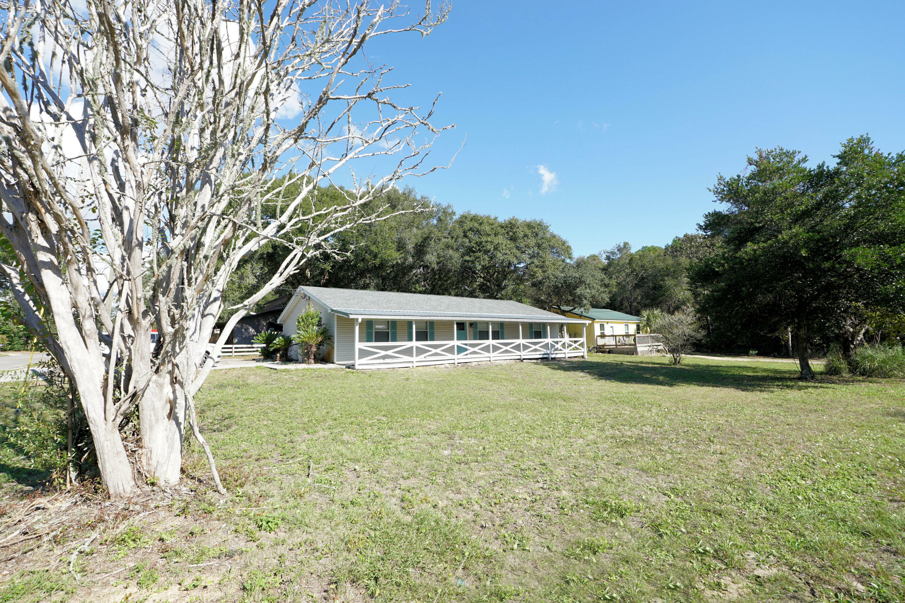 Property Photo:  309 NE Harris Road  FL 32547 