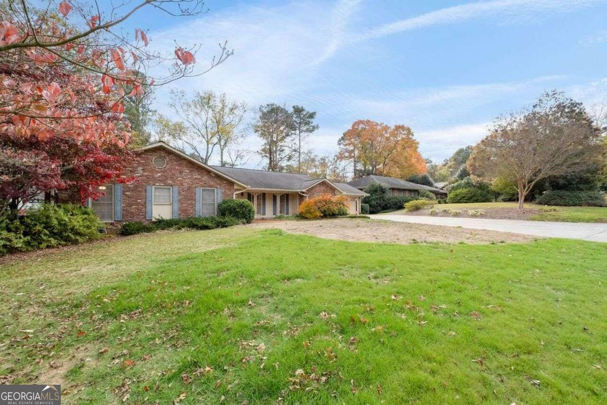 Property Photo:  4845 Lansbury Drive  GA 30342 